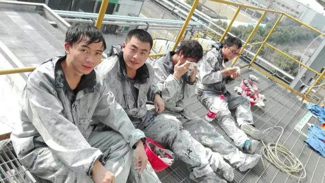 工作中，認(rèn)真工作的男人是最帥的.jpg